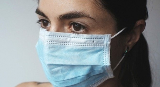 Imagem notícia  Entenda por que é errado usar máscara contra o coronavírus no queixo ou deixar o nariz descoberto